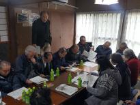 町民間でフィールドワークに関する事前説明を受けている様子の写真