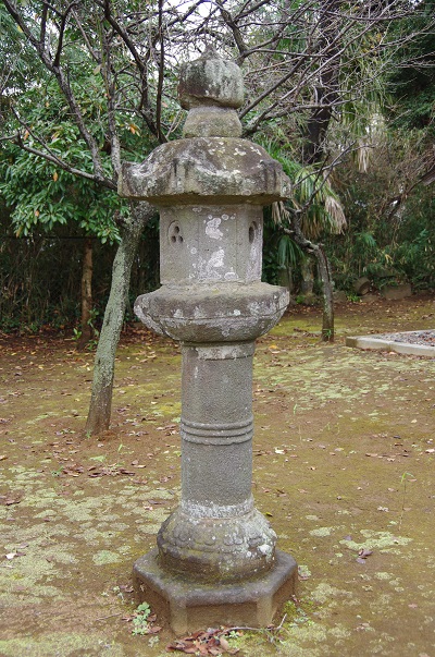 光善寺石燈籠(市指定文化財)