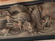 「波に龍」(初代伊八)が写っている写真