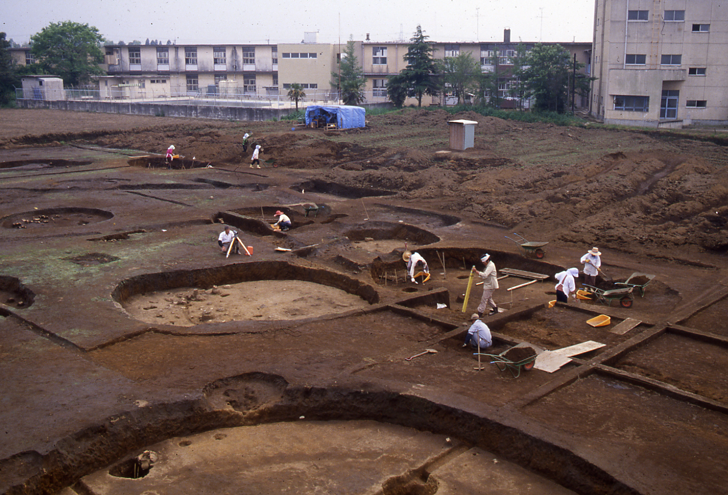 唐崎台遺跡の発掘現場写真