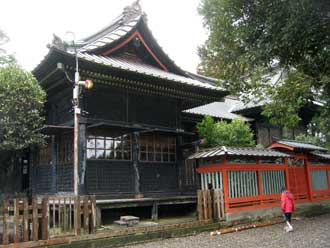 瓦屋根で黒壁、木造の建物 玉前神社(長生郡一宮町)の写真