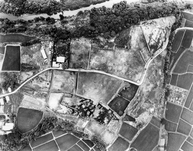 昔の番後台遺跡の全体の白黒写真