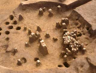 066号竪穴遺物出土の写真 詳細は以下