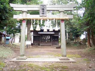 主郭部付近にある八幡神社の鳥居からの写真