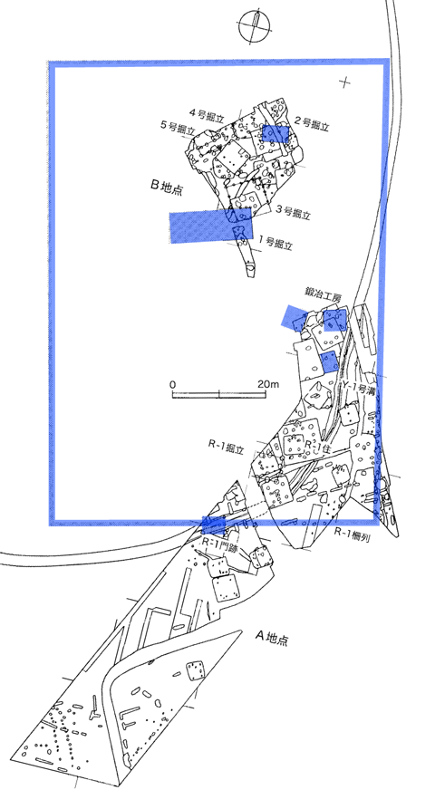 白い紙に黒色で縦長に書かれた古墳時代居館跡推定復原図