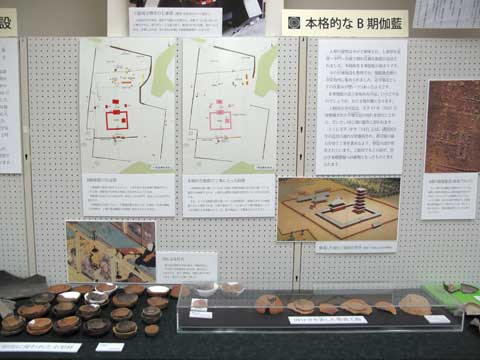 伽藍の造営について解説しているブースの展示風景