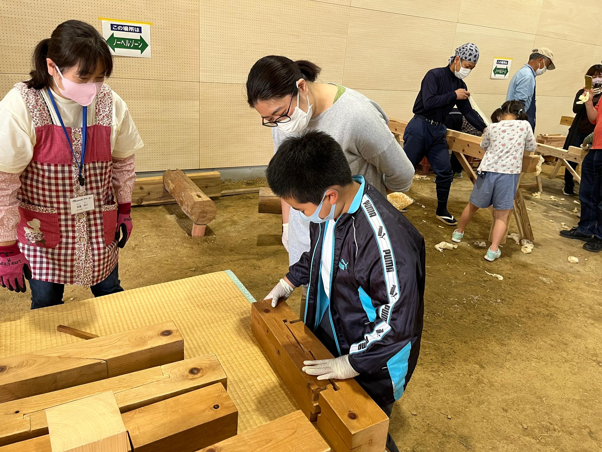 部材をつなぐ技術 継手（つぎて）でパズルを体験