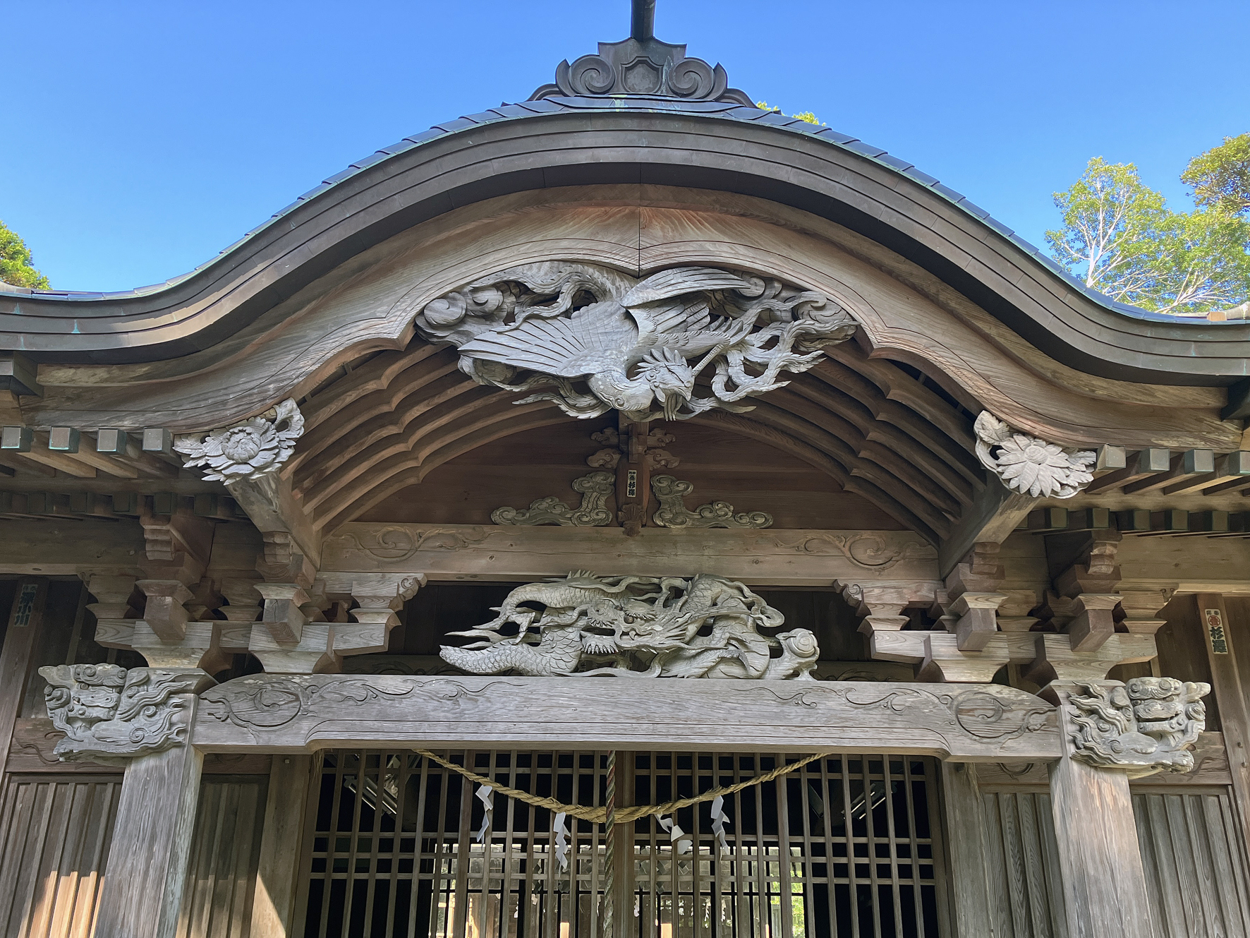 平蔵熊野神社拝殿向拝彫刻