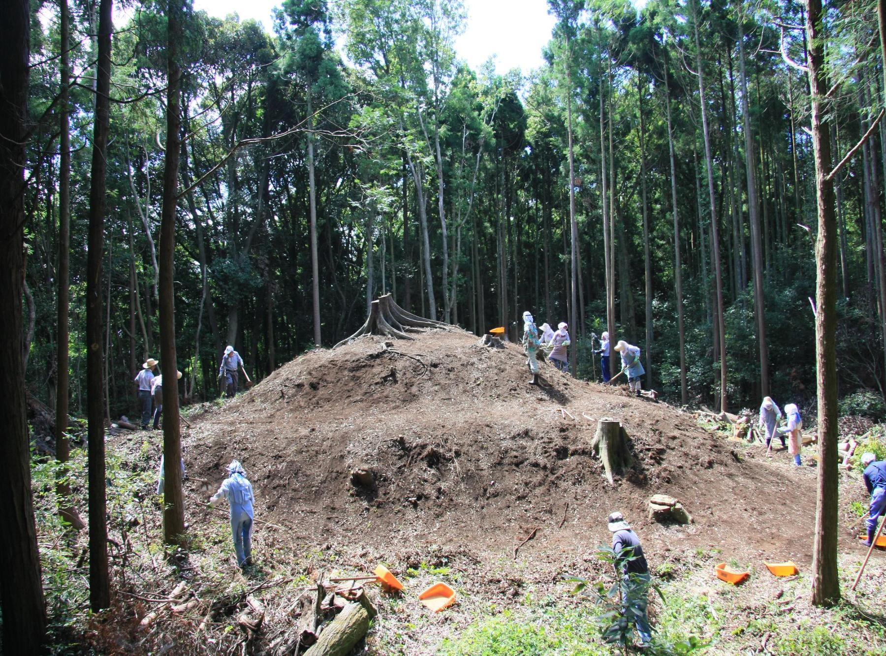 平野馬頭塚の発掘風景