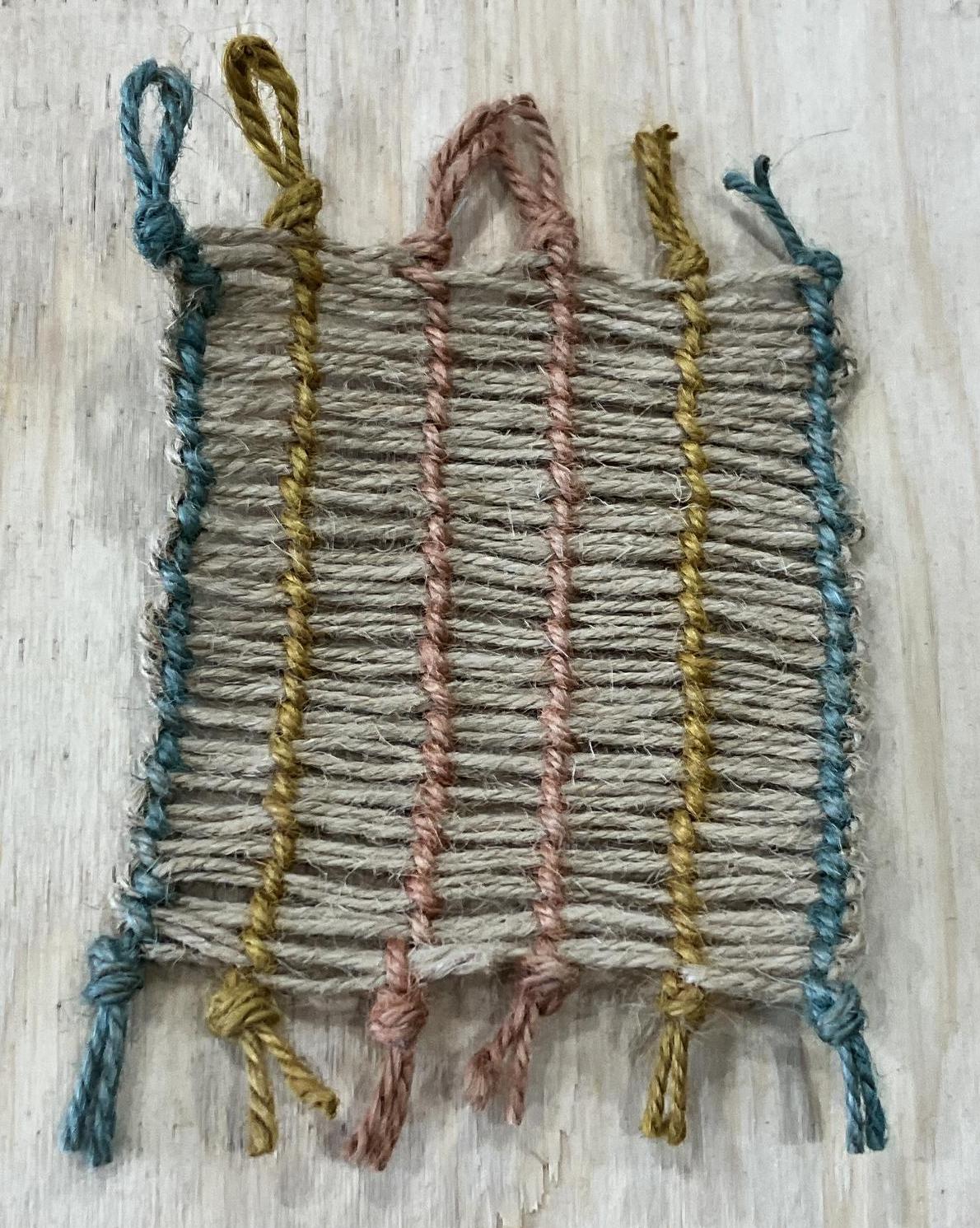 アンギン編みコースターの写真