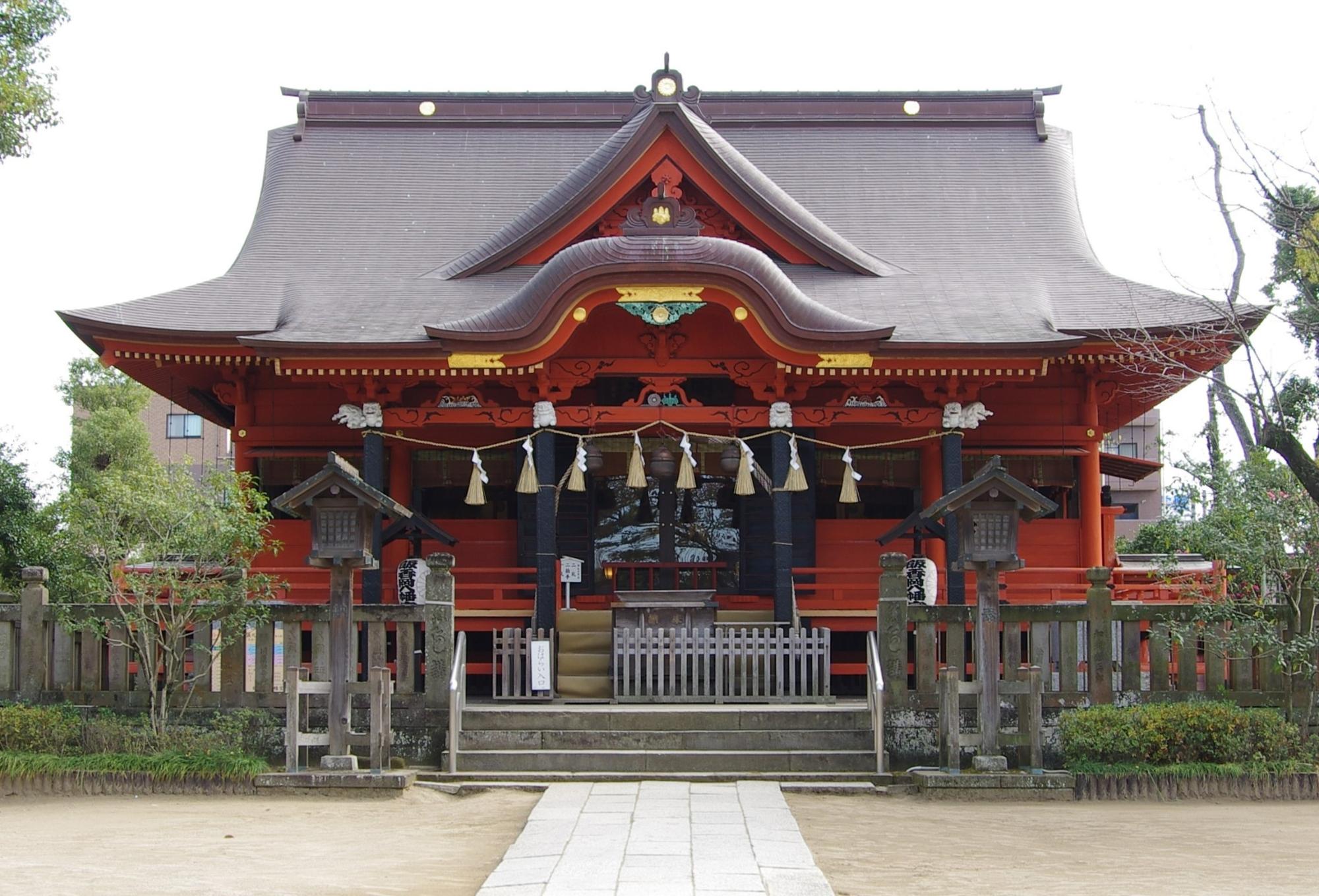 飯香岡八幡宮拝殿の写真