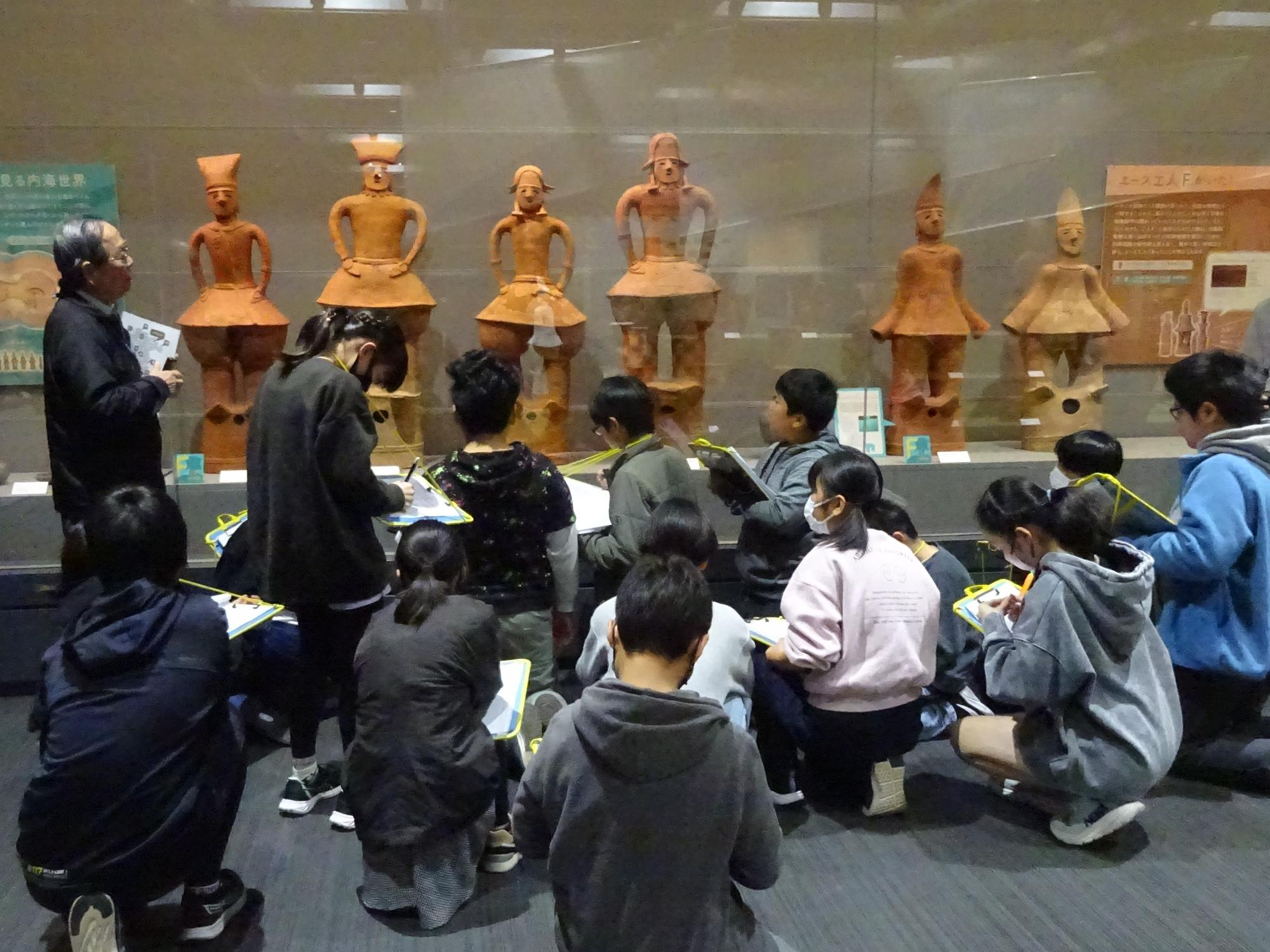 特別展見学の様子