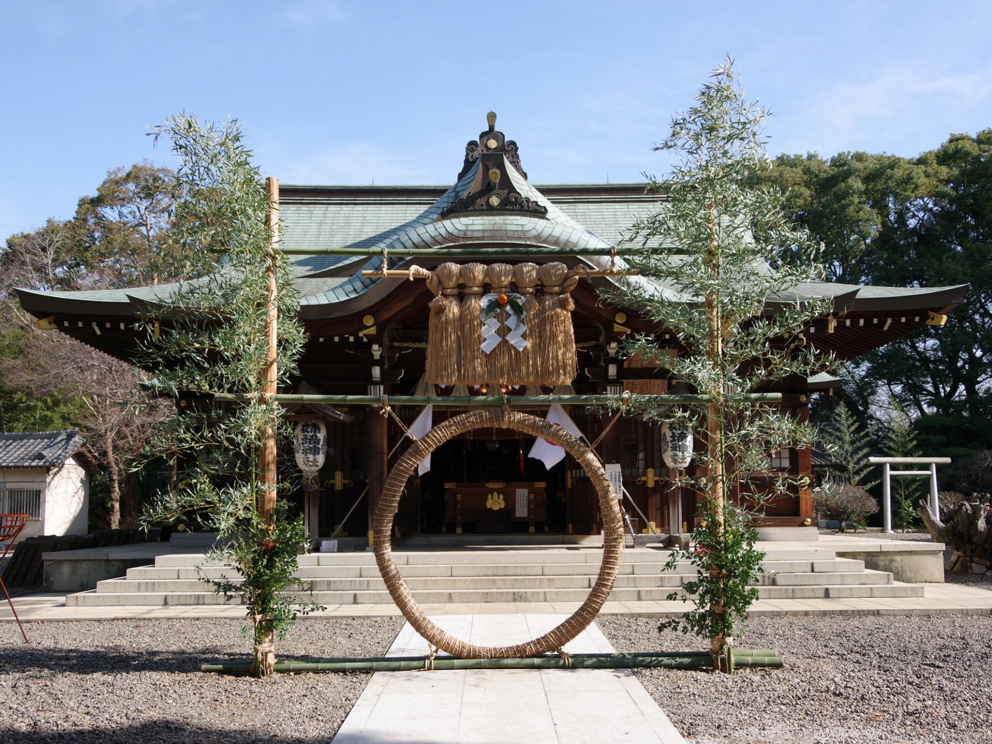 正月飾りが施された姉崎神社の拝殿