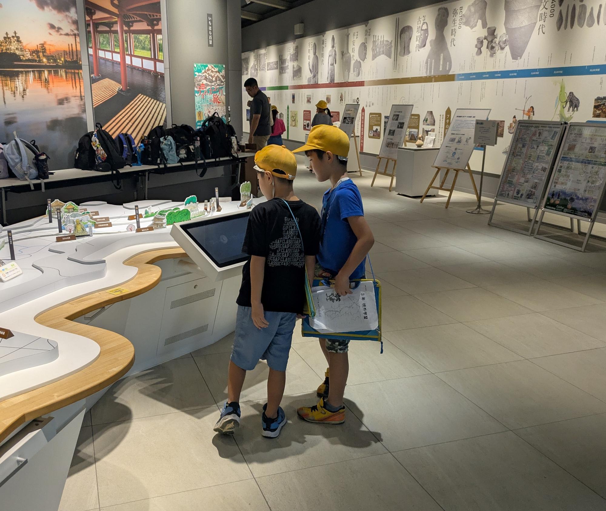 市原市のジオラマの見学の様子