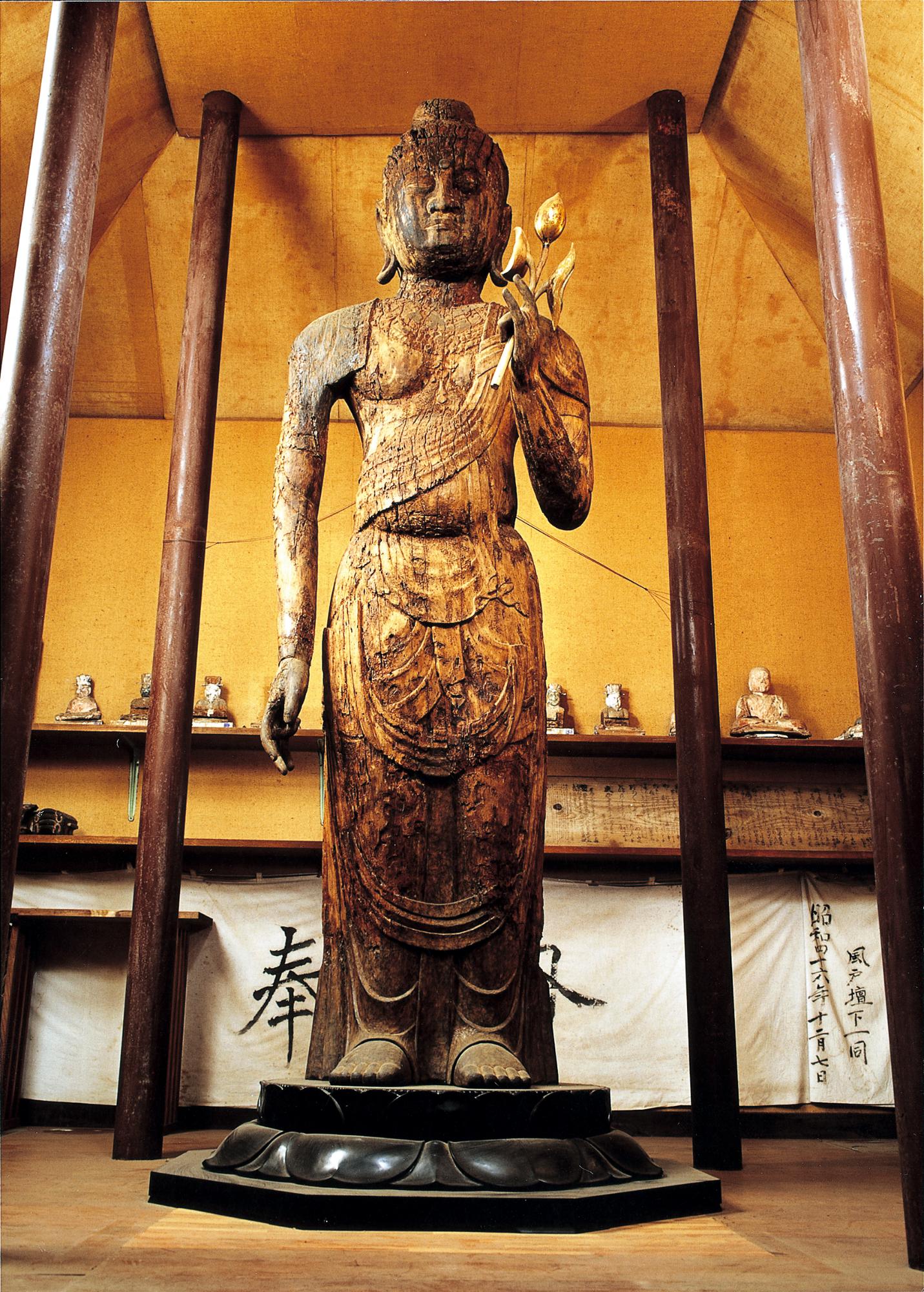 日光寺聖観音立像の写真