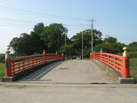 島穴神橋を橋の手前から写した写真