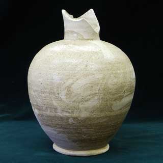 灰釉長頸瓶（9世紀後葉）の写真