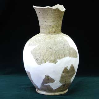 灰釉長頸瓶（9世紀）の写真