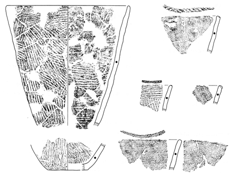 白い紙に書かれた出土した土器の破片模様とサイズが示されたスケッチ図