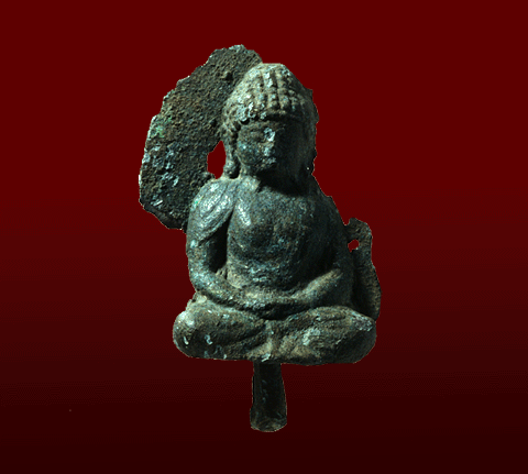 青銅色の小さな大仏様が坐禅の姿勢で座っている様な如来坐像の写真