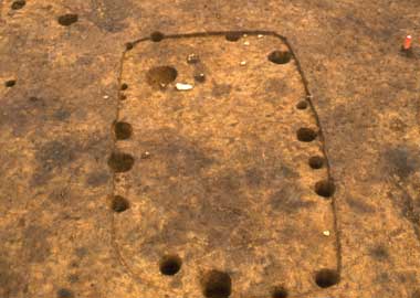 北旭台遺跡で発見された縄文早期末から前期初頭ころの竪穴住居跡の写真