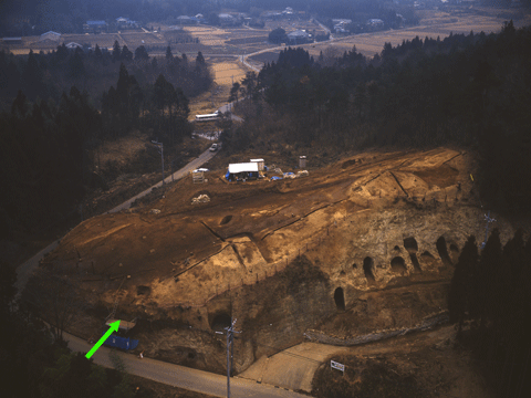 大和田遺跡の発掘調査で発見された須恵器の窯跡の写真