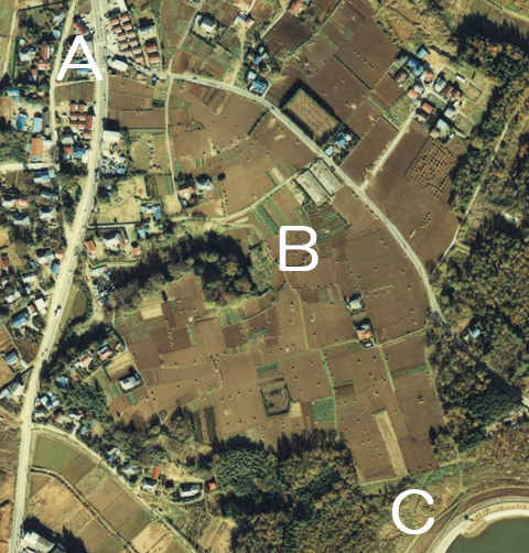 左上あたりにA、中央をB、右下あたりにCと記された山田橋地区東部の1979年当時の航空写真